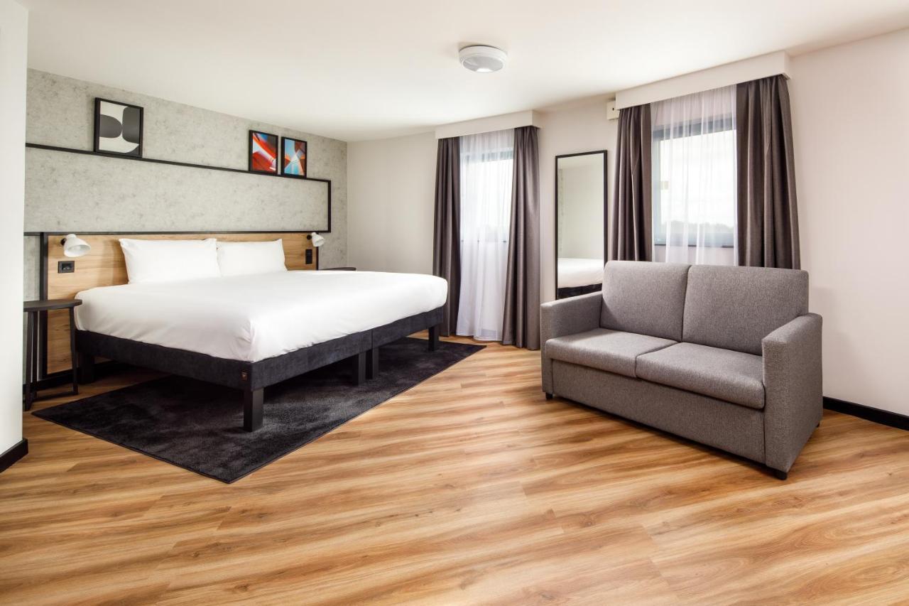 Готель Ibis London Heathrow Terminal 5 Ґіллінґдон Екстер'єр фото