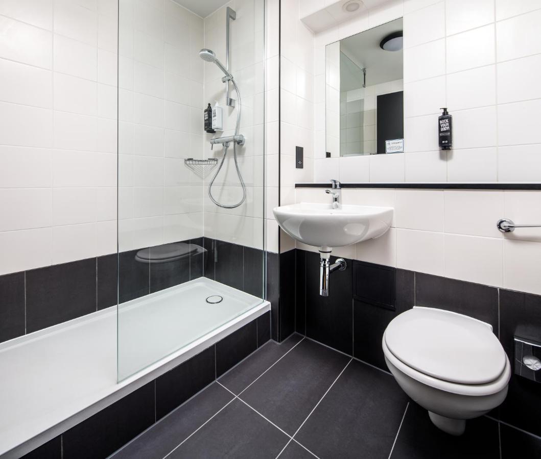 Готель Ibis London Heathrow Terminal 5 Ґіллінґдон Екстер'єр фото