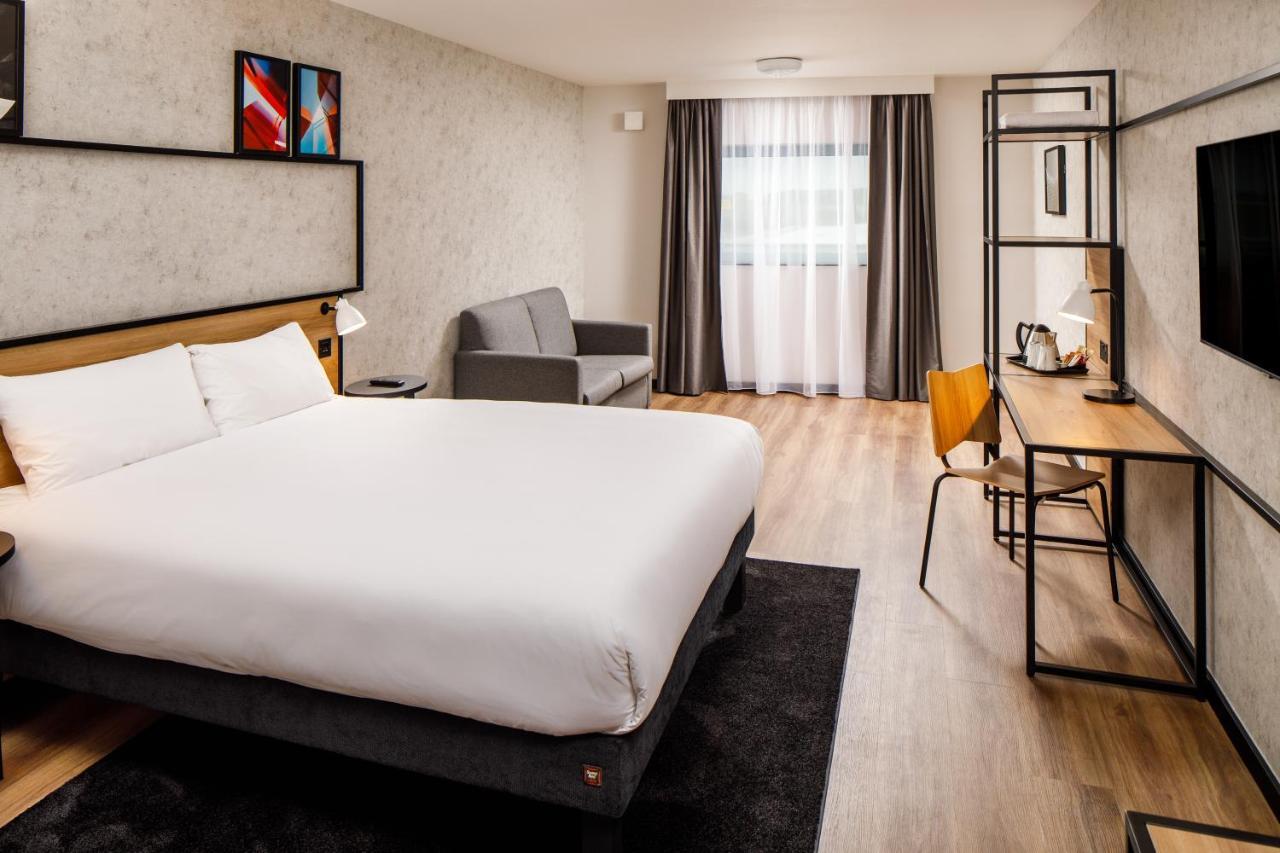 Готель Ibis London Heathrow Terminal 5 Ґіллінґдон Екстер'єр фото