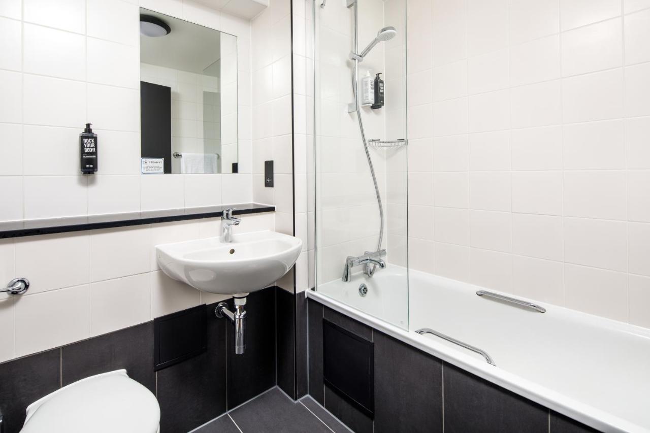 Готель Ibis London Heathrow Terminal 5 Ґіллінґдон Екстер'єр фото