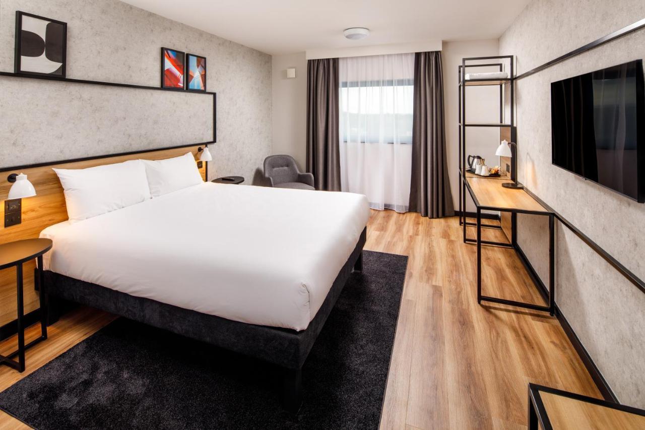 Готель Ibis London Heathrow Terminal 5 Ґіллінґдон Екстер'єр фото