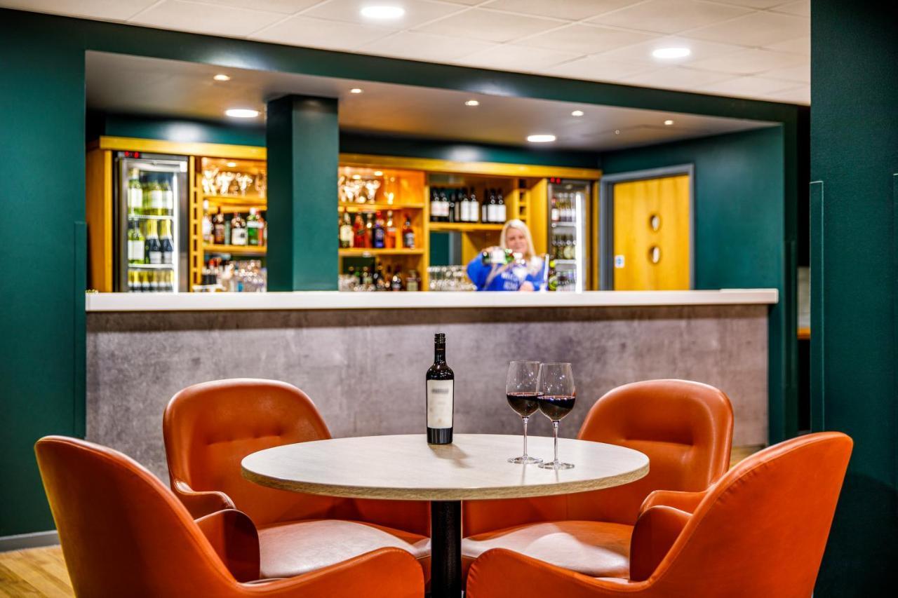 Готель Ibis London Heathrow Terminal 5 Ґіллінґдон Екстер'єр фото
